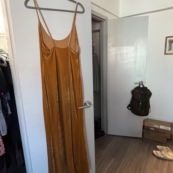 Gold Maxi Lovers + Friends - Picture 4 of 4